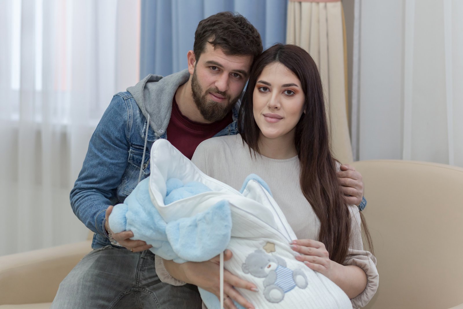 Красивые съёмки выписки из роддома могут сделать фотографы больницы |  09.04.2021 | Самара - БезФормата